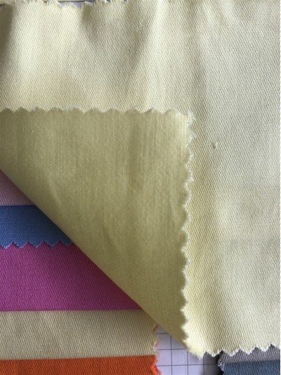 GZ-JCH  JA307 精絲高彈賽絡紡 成分：97%棉 3%氨綸 幅寬：150CM 側面照